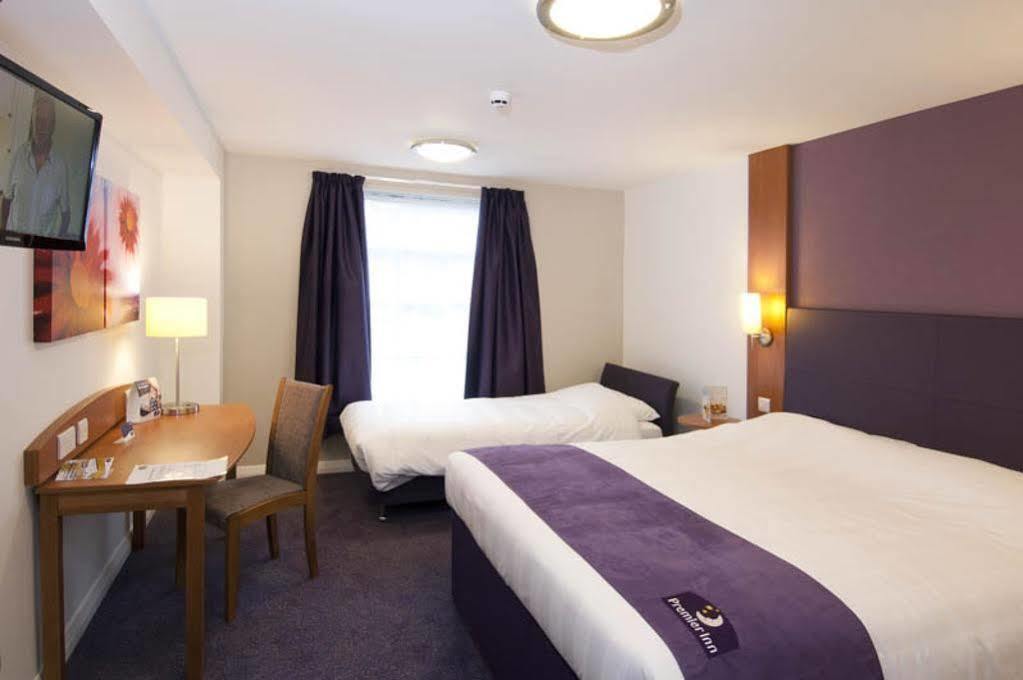Premier Inn South Mimms/Potters Bar ภายนอก รูปภาพ