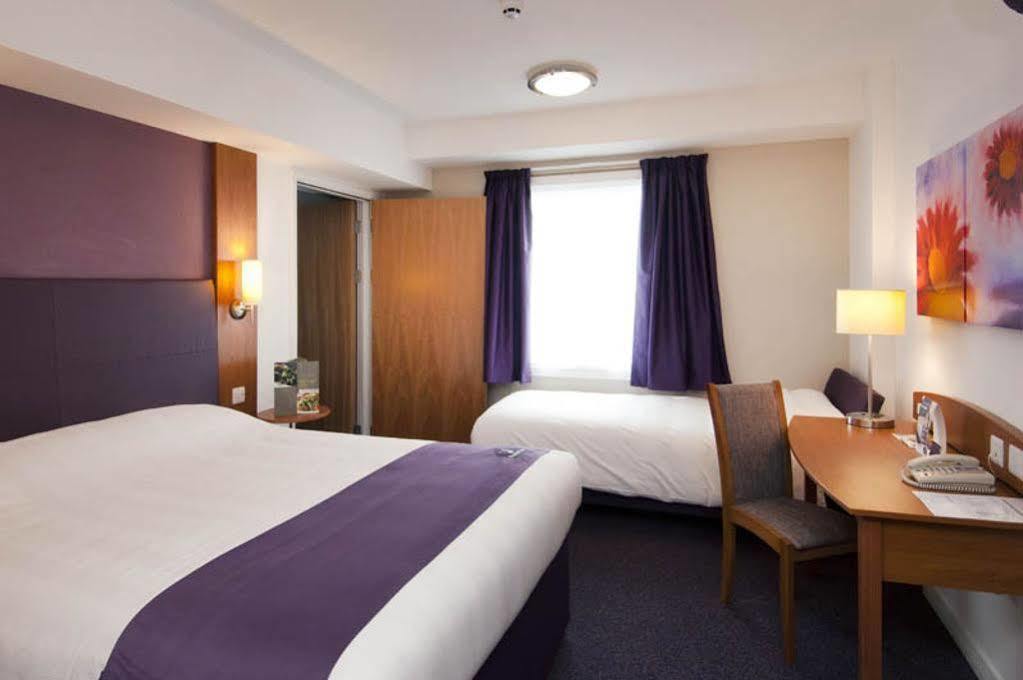 Premier Inn South Mimms/Potters Bar ภายนอก รูปภาพ