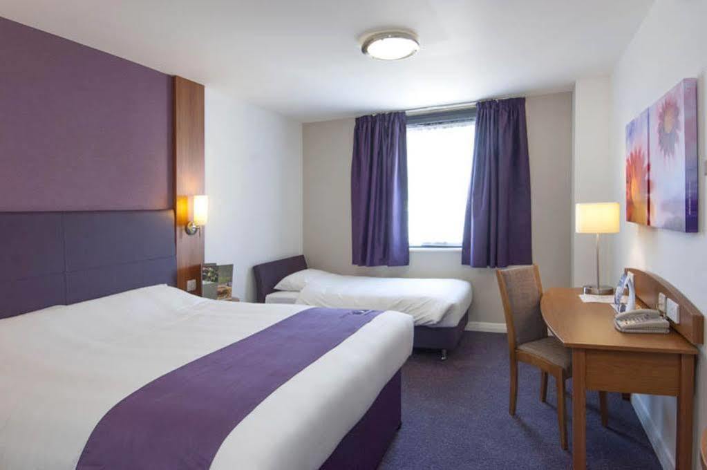Premier Inn South Mimms/Potters Bar ภายนอก รูปภาพ