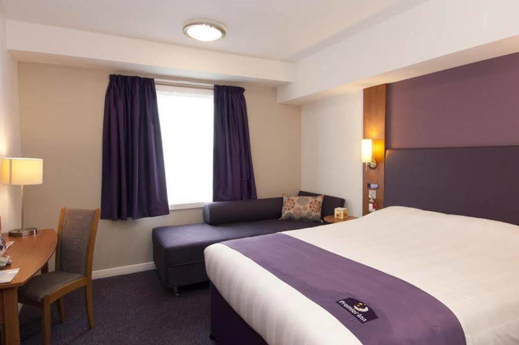 Premier Inn South Mimms/Potters Bar ภายนอก รูปภาพ