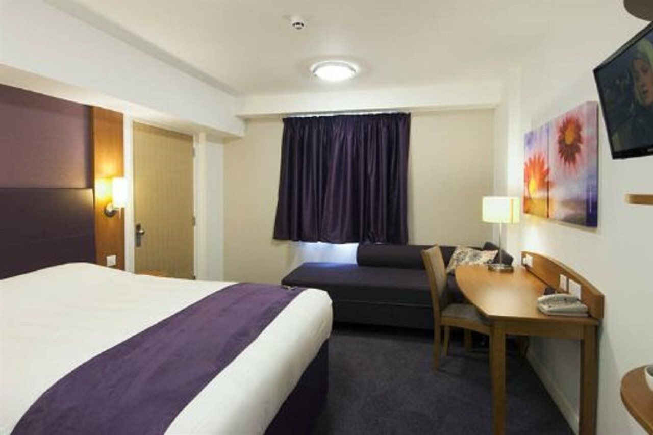 Premier Inn South Mimms/Potters Bar ภายนอก รูปภาพ